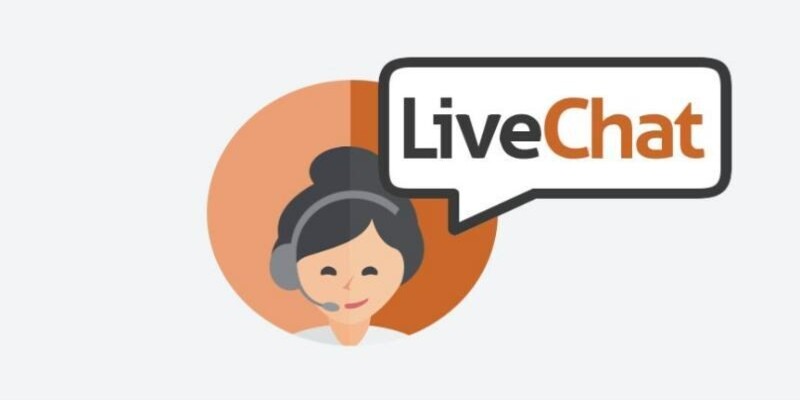 Liên lạc qua chat live và hotline